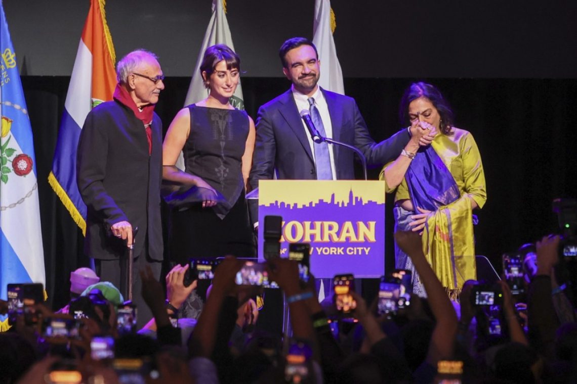 Zmage demokratičnih socialistov v New Yorku pretresle vodstvo stranke Demokratske stranke