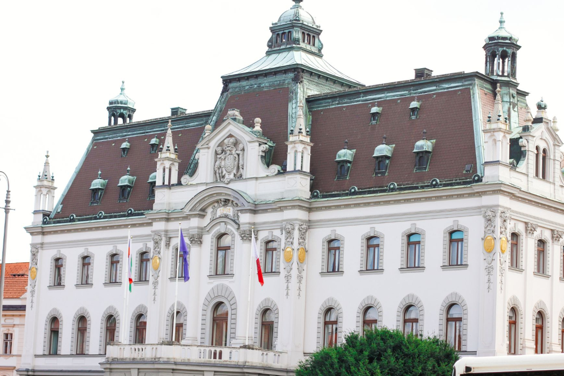 Ljubljanska univerza uvaja prodajo e-učbenikov kot del digitalizacije študijskih gradiv
