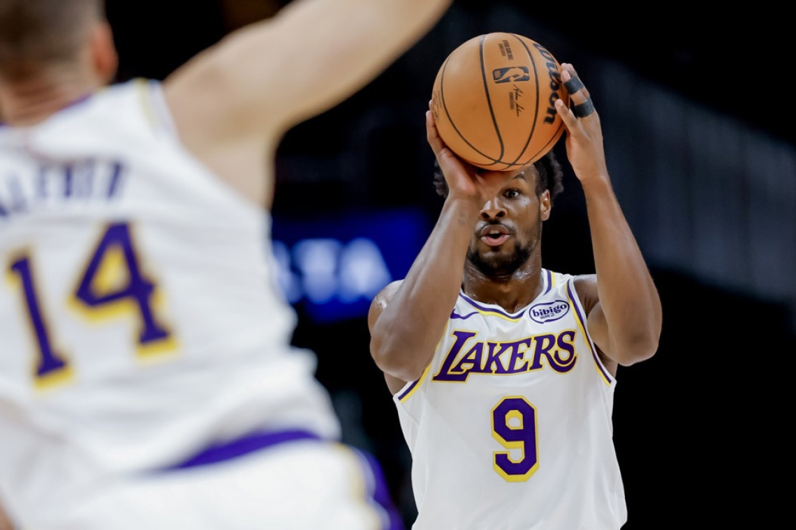 Lakers po tesni končnici do zmage v Arizoni 