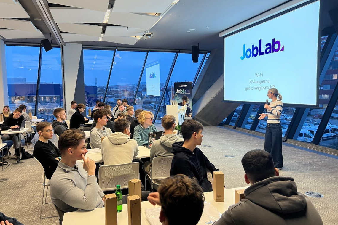 Dijaki na Job Lab hekatonu z idejami za generacijo Z