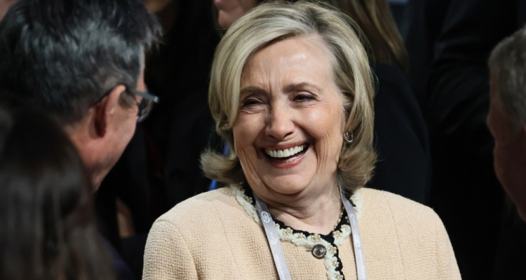 Hillary Clinton in Donald Trump v sporu zaradi dokumentov o Jeffreyju Epsteinu