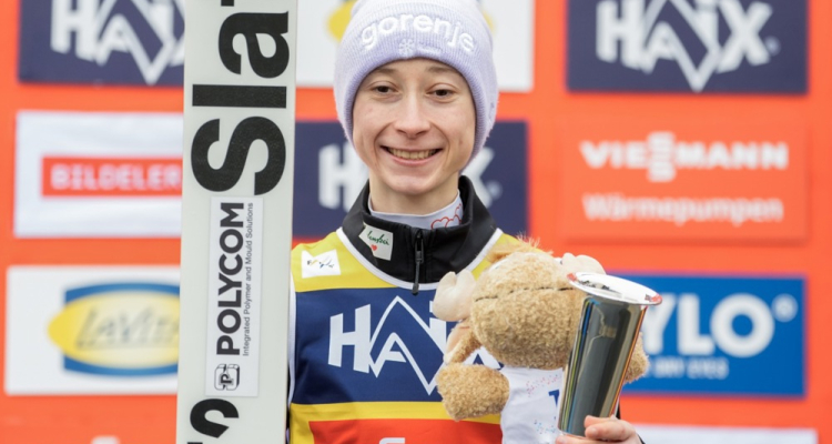 Nika Prevc za svoj 21. rojstni dan brez stopničk 