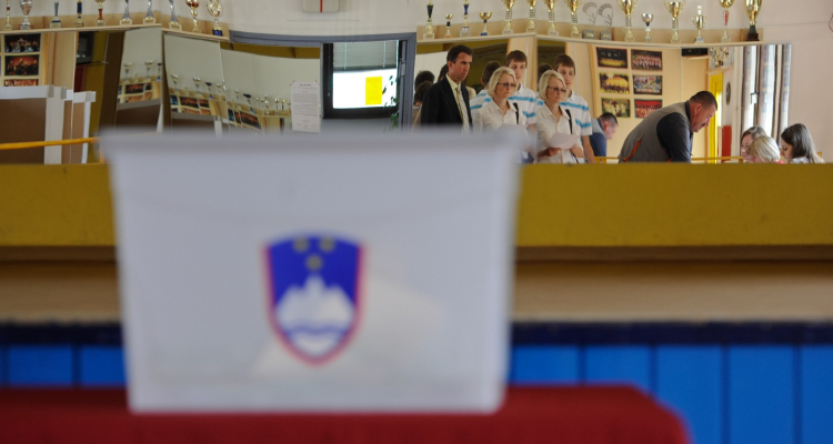 DVK zavrnila ugovor SDS o predčasnem glasovanju