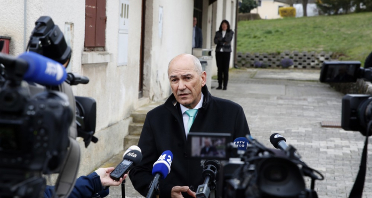 Politični vrh ob glasovanju poudarja pomen volitev