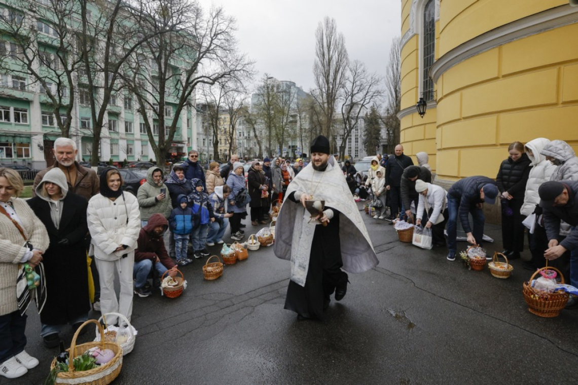Pravoslavni verniki danes obeležujejo veliko noč