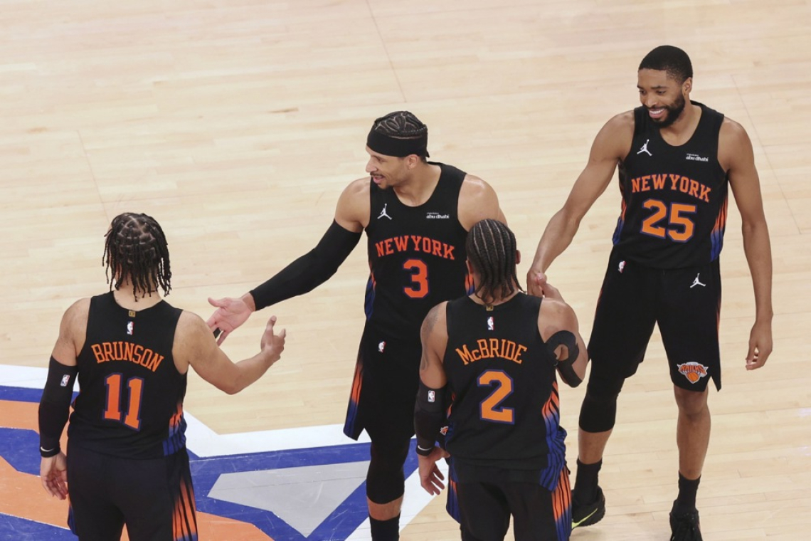 Kratkohlačniki v končnici lige NBA povedli z 2:0 v zmagah